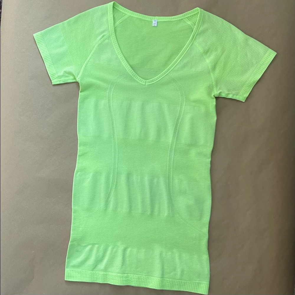 Lululemon Swiftly Tech V-neck